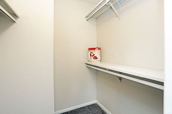 Walk in closet granite valley